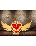 Placa love you and me mãos dadas